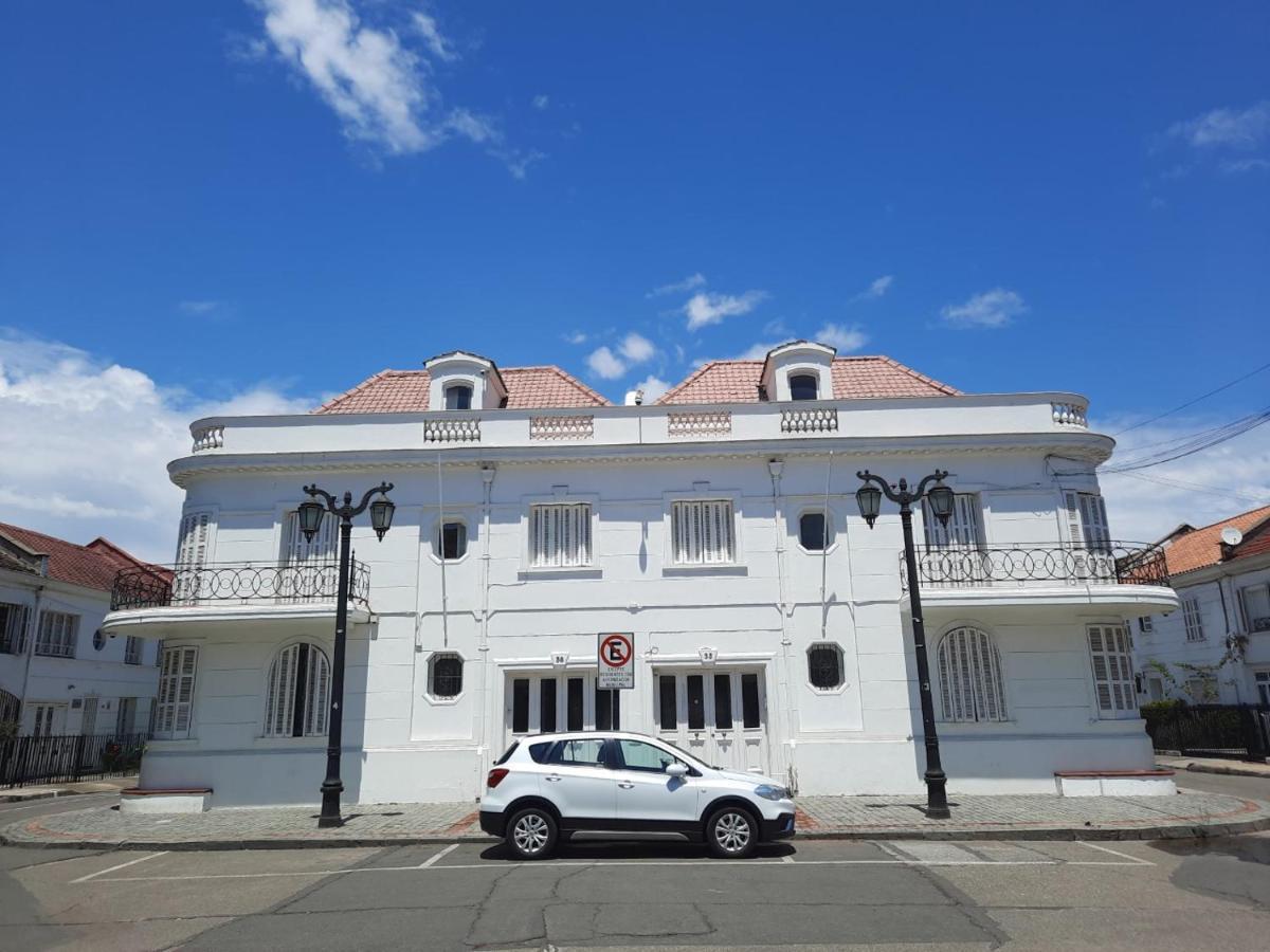 Residencial Metro Republica Hostel - Santiago